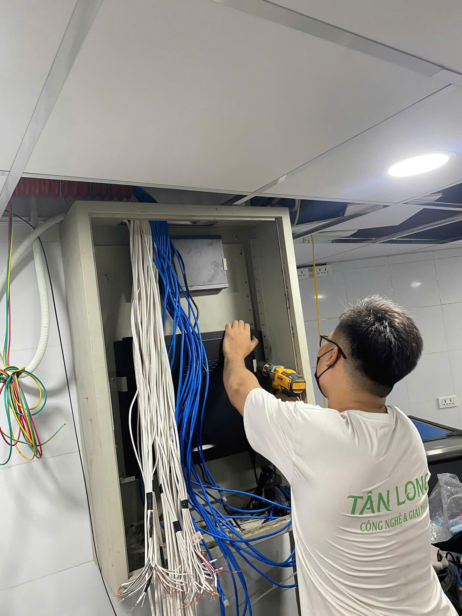 THI CÔNG MẠNG LAN