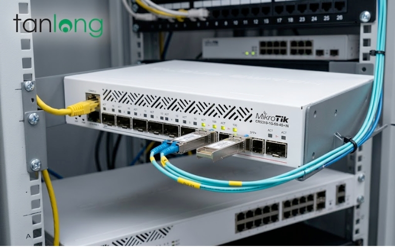 Lắp đặt thiết bị Switch MikroTik CRS310-1G-5S-4S+IN trong tủ rack tiêu chuẩn