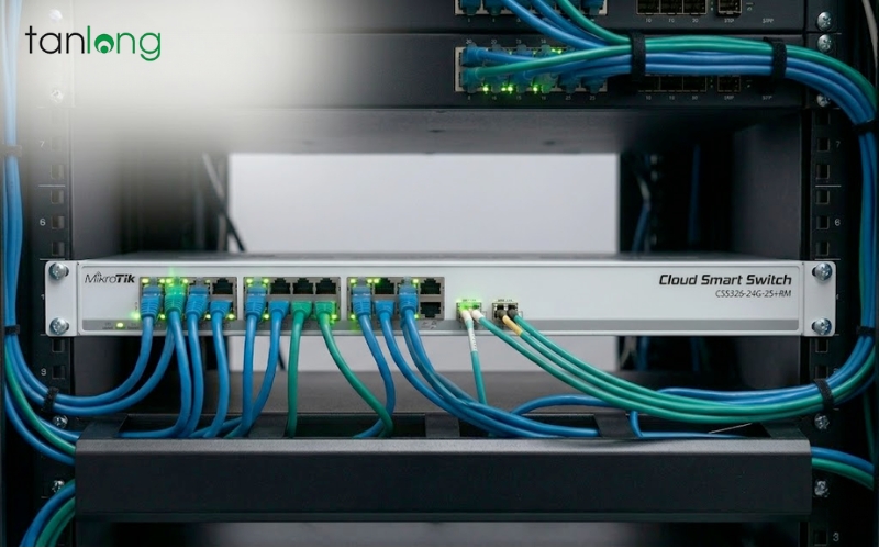 Lắp đặt Switch MikroTik CSS326-24G-2S+RM trong tủ rack 1U tiêu chuẩn